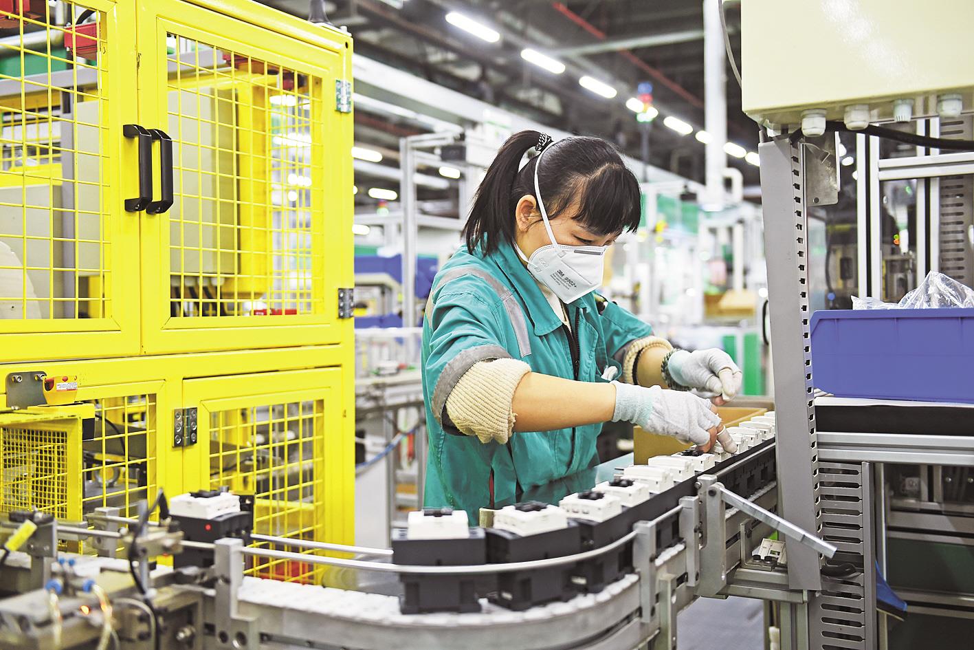 施耐德武汉工厂拟招四百员工